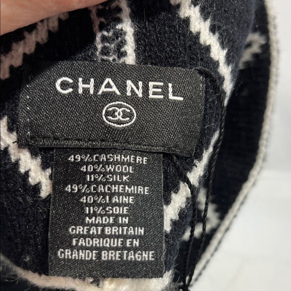 CHANEL Black and White Logo Headband - Picture 2 of 4